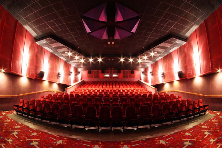 Кинотеатр «Люксор» в Отрадном